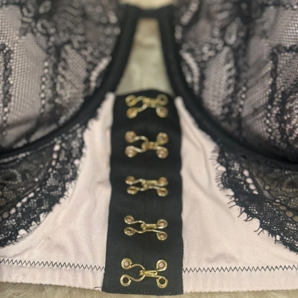 Lace Overlay Underwire Bra in Black with Blush Lining - Picture 3 of 5